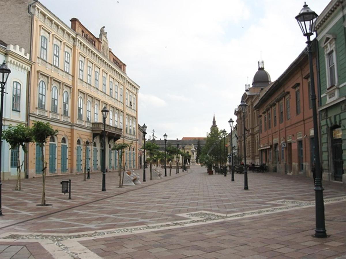 Esztergom Central المظهر الخارجي الصورة