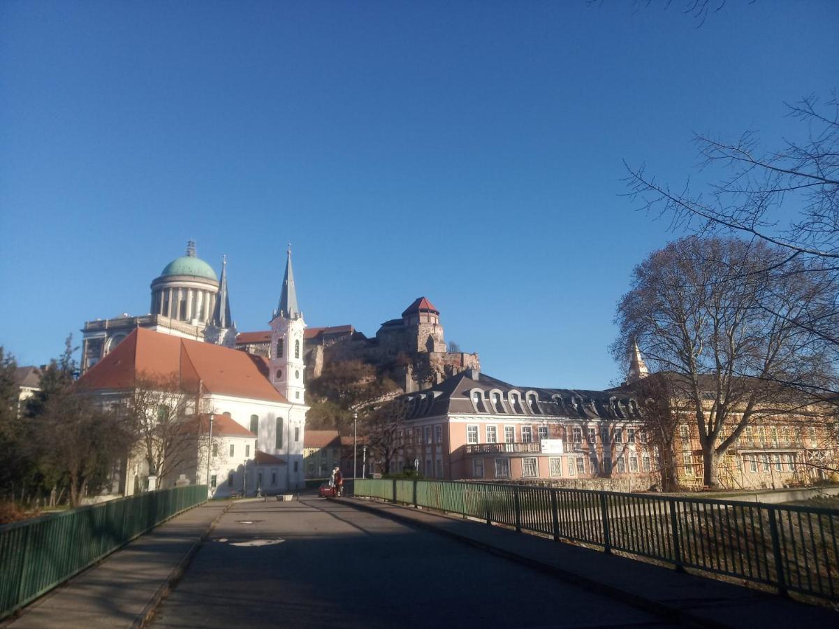 Esztergom Central المظهر الخارجي الصورة