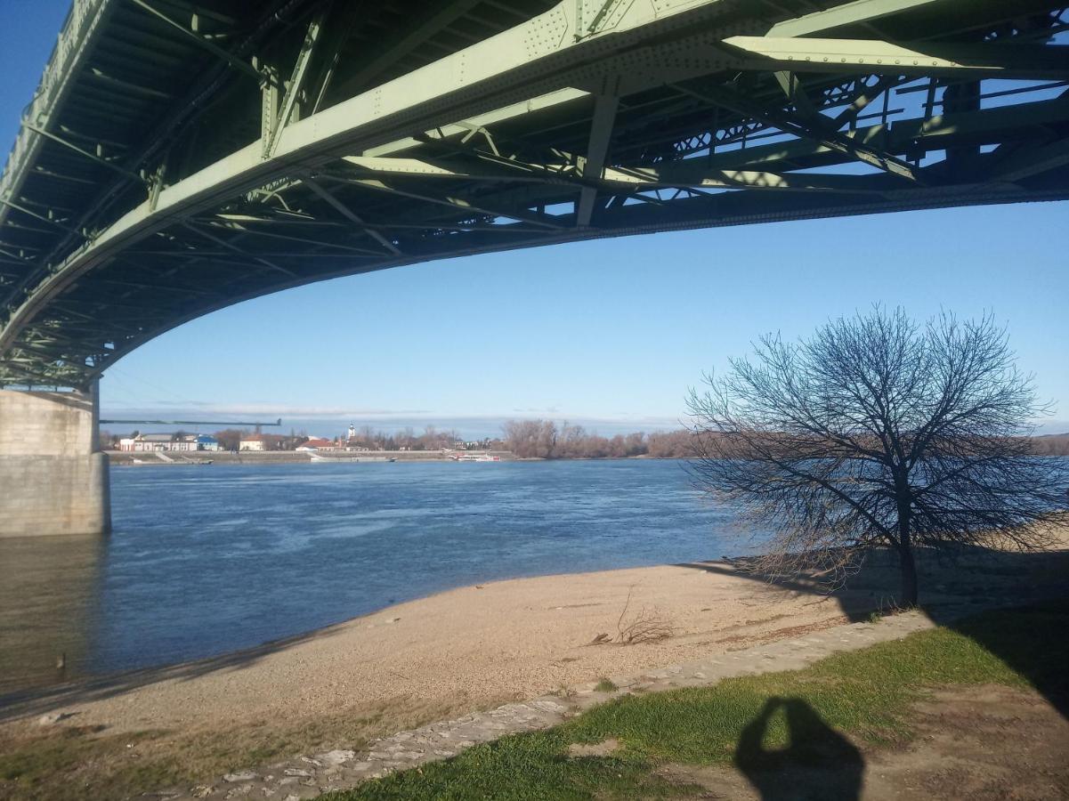 Esztergom Central المظهر الخارجي الصورة