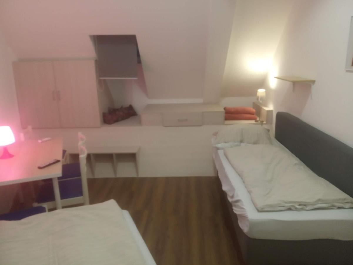 Esztergom Central المظهر الخارجي الصورة