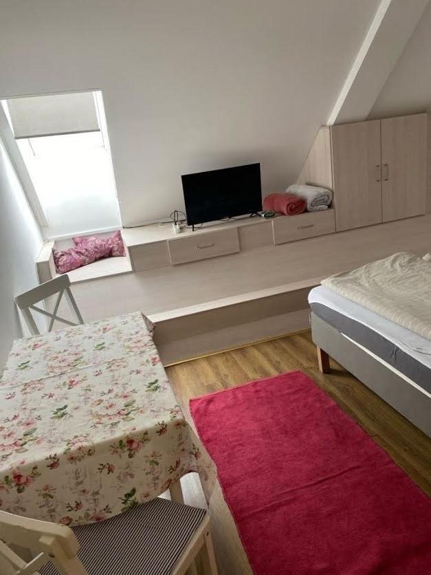 Esztergom Central المظهر الخارجي الصورة